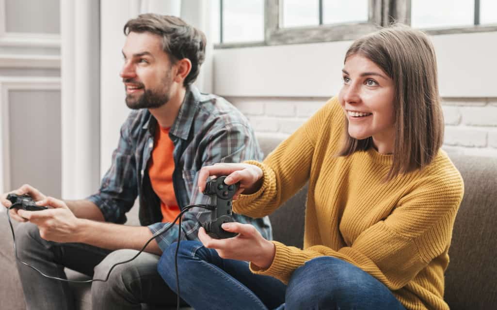Best Video Games to Play with Your Girlfriend for a Fun Night In