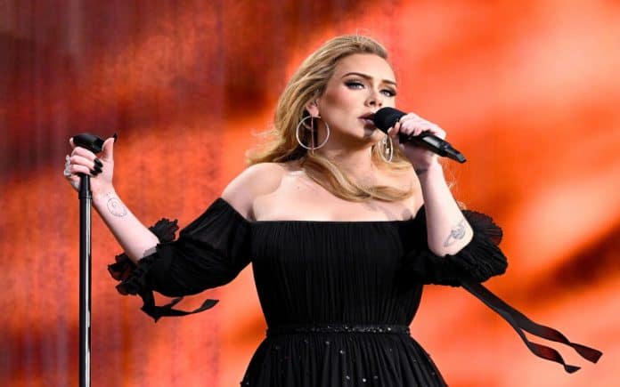 Adele reveals that she undergoes psychological treatment 5 times a day
