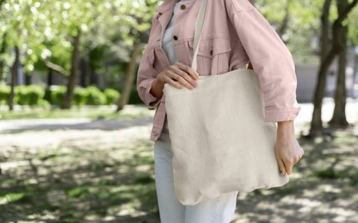 Ways to Use an Eco-Friendly Tote Bag