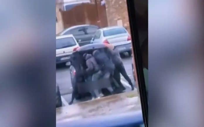 kidnapping in broad daylight in France