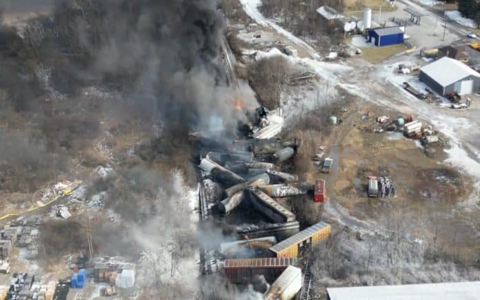 A train derailed in a town in the US state of Ohio near the border with Pennsylvania
